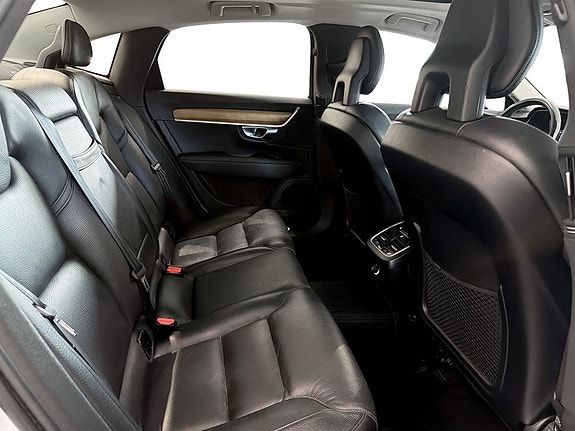 Volvo S90 13 of 16