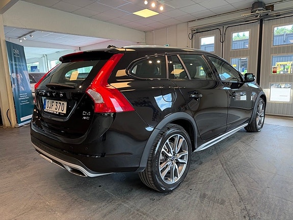 Volvo V60 Cross Country 4 of 5