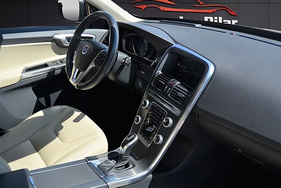Volvo XC60 11 of 14