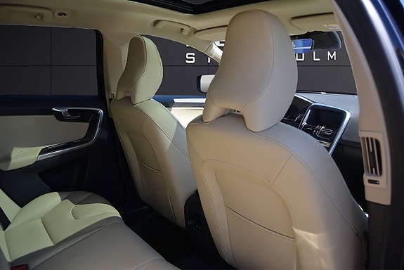 Volvo XC60 12 of 14
