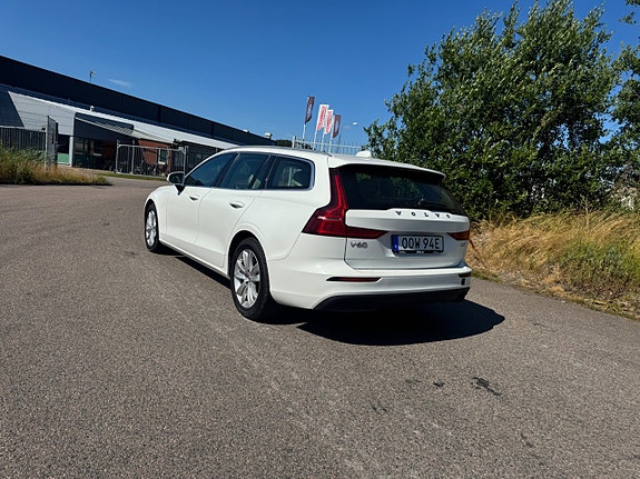 Volvo V60 4 of 5