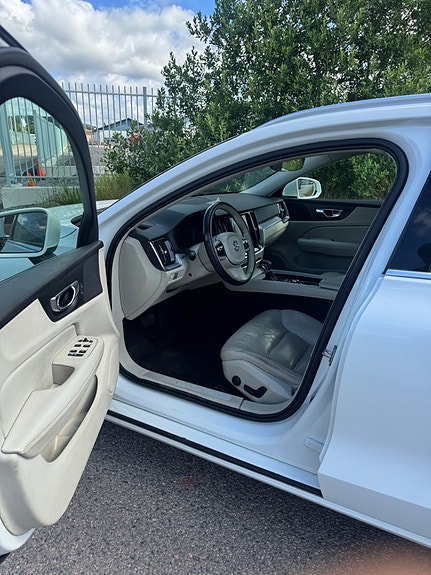 Volvo V60 7 of 13