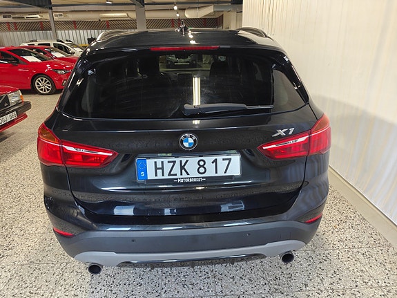 BMW X1 4 of 5