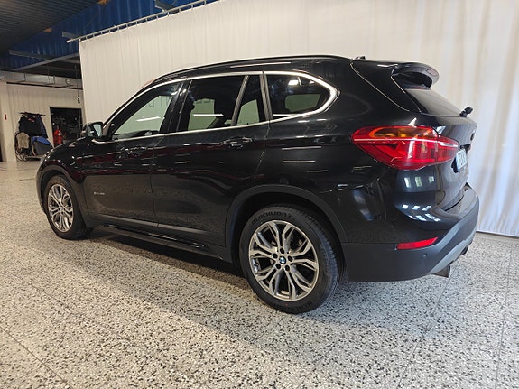 BMW X1 3 of 5