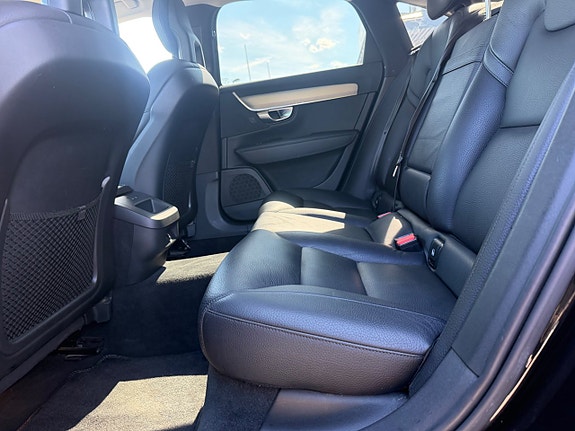 Volvo S90 13 of 24