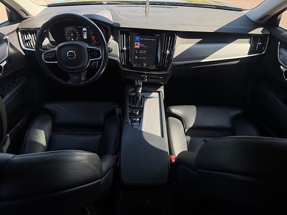 Volvo S90 14 of 24