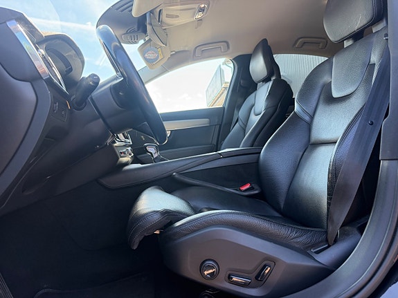 Volvo S90 17 of 24