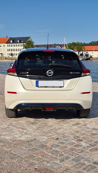 Nissan Leaf 3 of 5