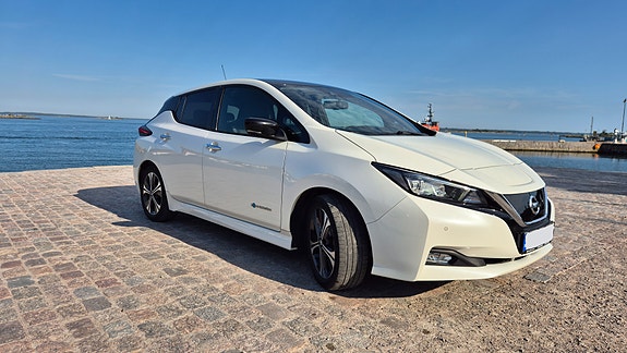 Nissan Leaf 2 of 5