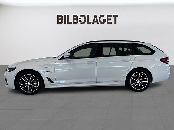 BMW 530e 2 of 5