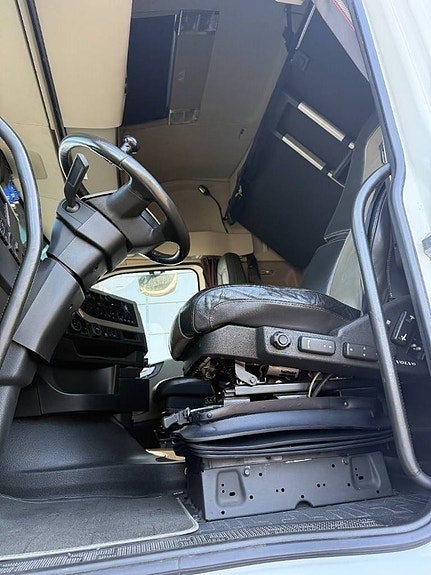 Volvo FH 540 6x2 7 of 15