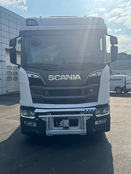 Scania R 590 8x4*4 Joab med frontplog & sidoplogsfäste 2 of 9