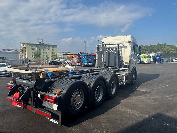 Scania R 590 8x4*4 Joab med frontplog & sidoplogsfäste 5 of 9