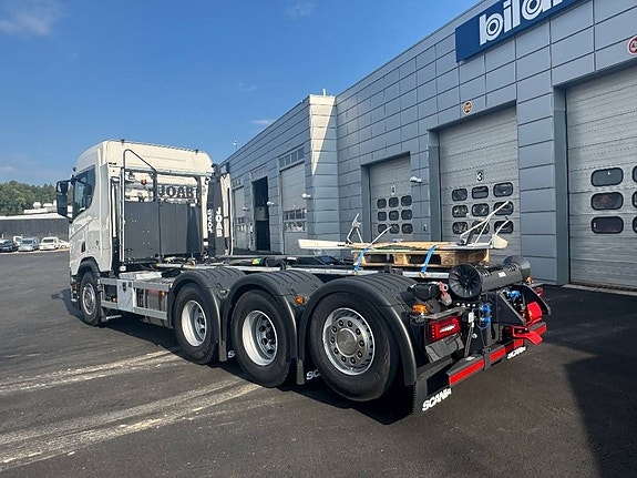 Scania R 590 8x4*4 Joab med frontplog & sidoplogsfäste 6 of 9