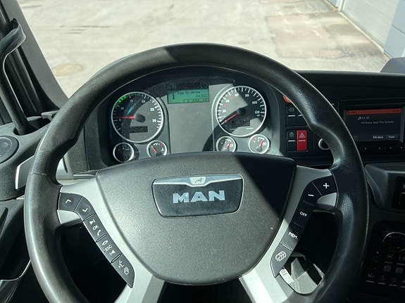 MAN TGX 35.480 8X4-4 BL 12 of 14