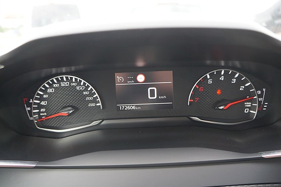 Peugeot 208 10 of 13