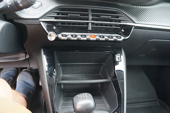 Peugeot 208 9 of 13