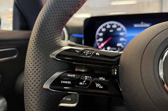 Mercedes-Benz CLA250 e 15 of 26