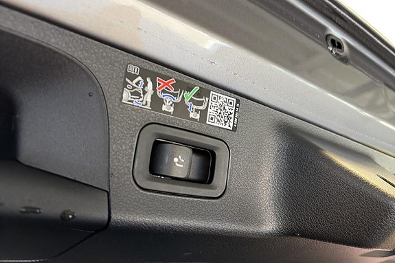 Mercedes-Benz CLA250 e 25 of 26