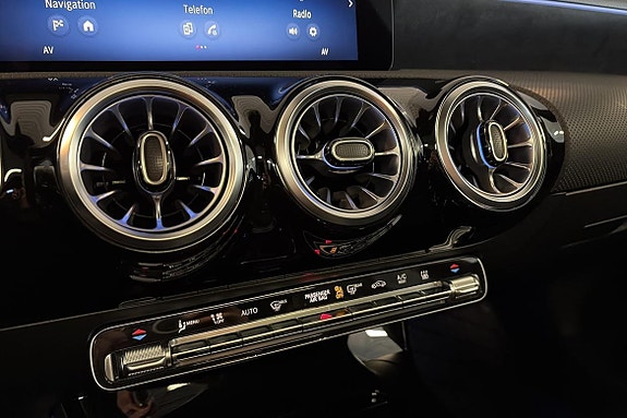 Mercedes-Benz CLA250 e 17 of 26