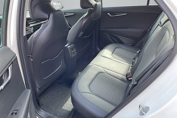 Kia Niro 11 of 16