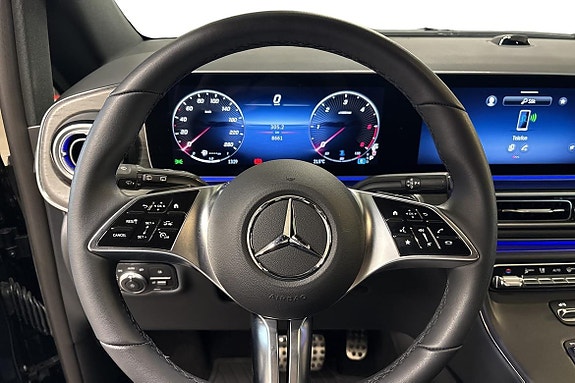 Mercedes-Benz V300 d 8 of 23