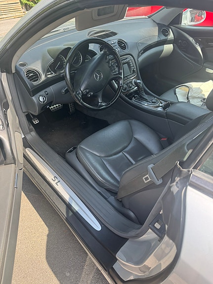 Mercedes-Benz SL500 4 of 4