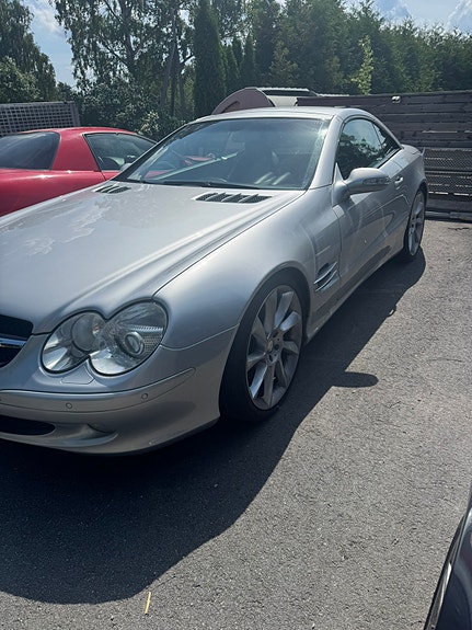 Mercedes-Benz SL500 3 of 4