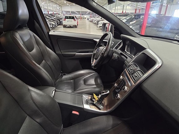 Volvo XC60 4 of 5