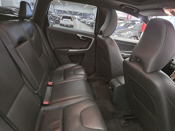 Volvo XC60 6 of 10