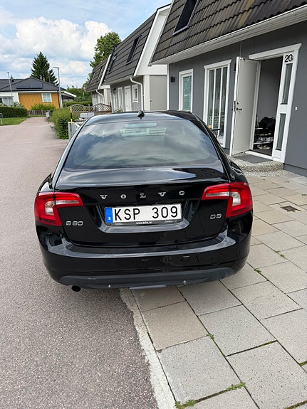 Volvo S60 4 of 5