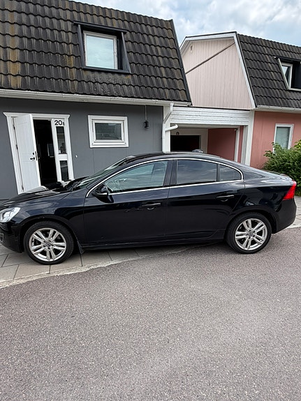 Volvo S60 3 of 5