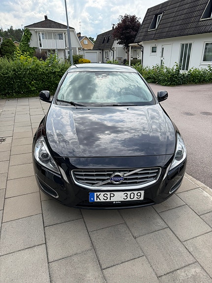 Volvo S60 2 of 5