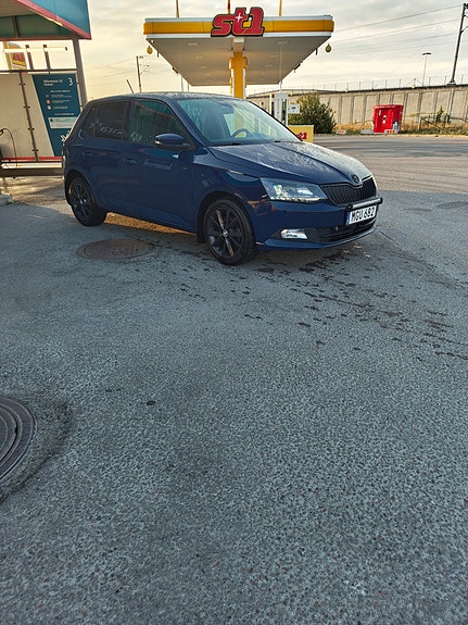 Skoda Fabia 2 of 8