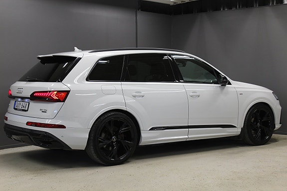 Audi Q7 3 of 5