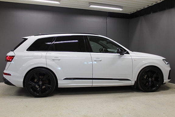 Audi Q7 4 of 5