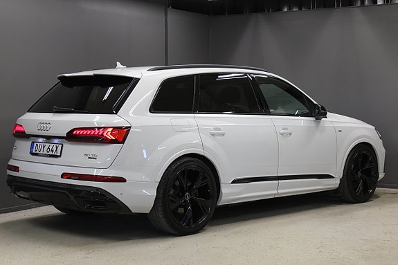 Audi Q7 2 of 5