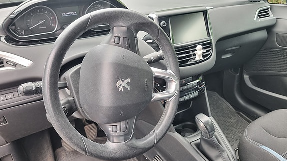 Peugeot 208 4 of 5