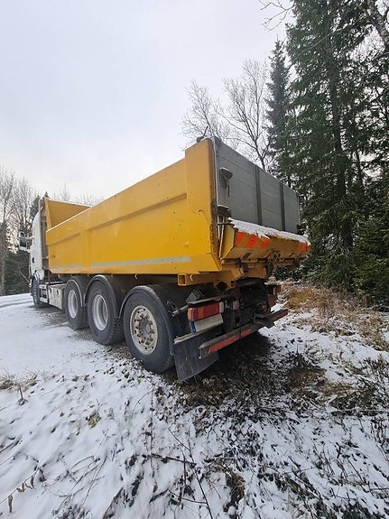 Scania R 560 LB 8X4 4 of 24