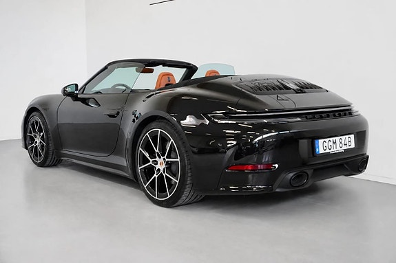 Porsche 911 Carrera 8 of 26