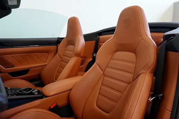 Porsche 911 Carrera 14 of 26