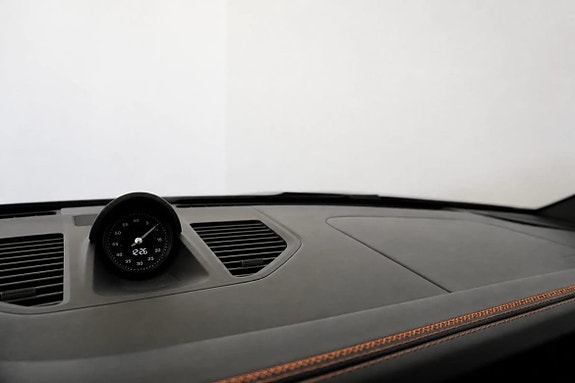 Porsche 911 Carrera 21 of 26