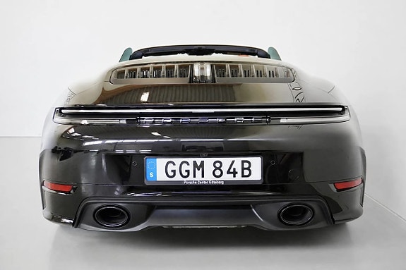 Porsche 911 Carrera 11 of 26