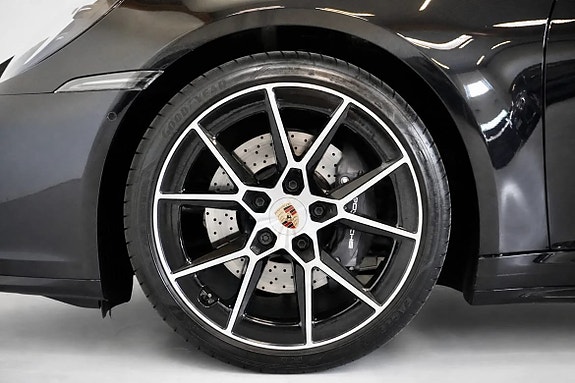 Porsche 911 Carrera 12 of 26