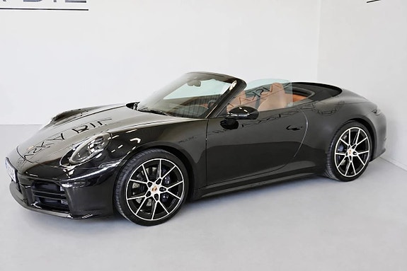 Porsche 911 Carrera 3 of 5
