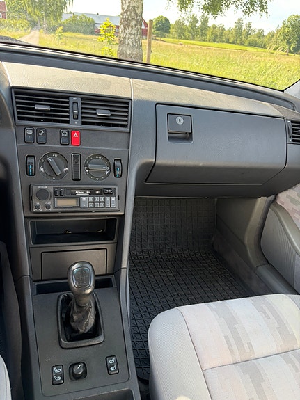 Mercedes-Benz C180 12 of 12