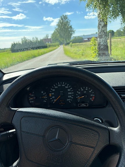 Mercedes-Benz C180 11 of 12