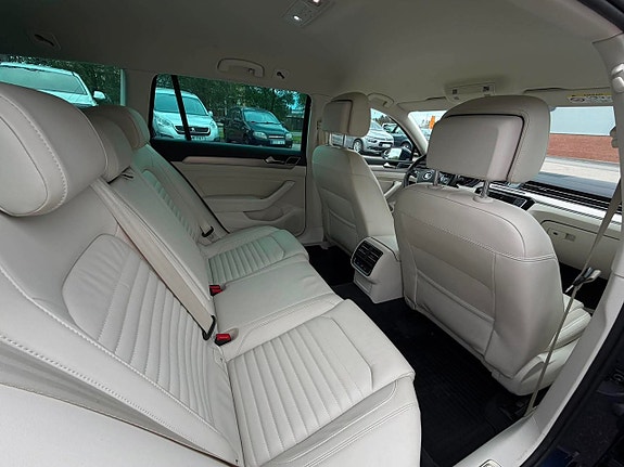 Volkswagen Passat 16 of 26