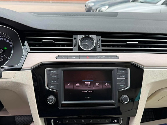 Volkswagen Passat 18 of 26