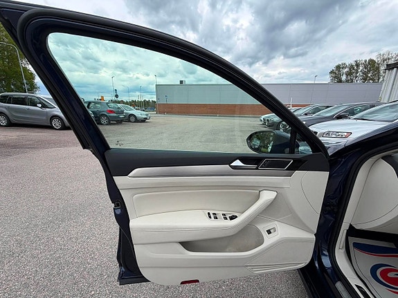 Volkswagen Passat 11 of 26